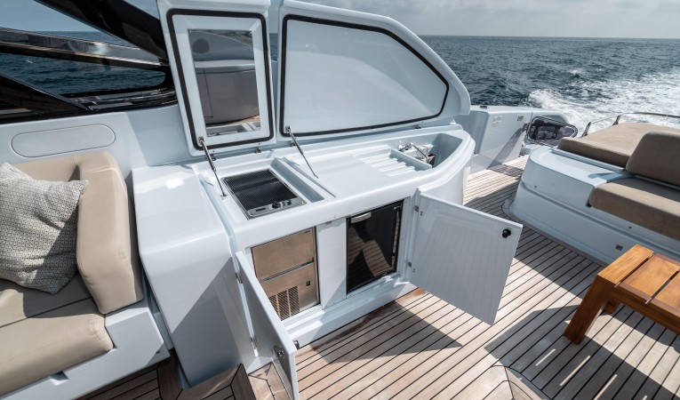 88 Riva Entertaining Station to Stbd