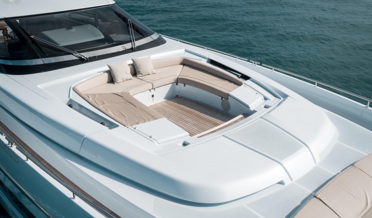 88 Riva Foredeck Seating