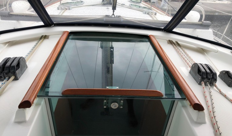 42 Beneteau America Companionway detail