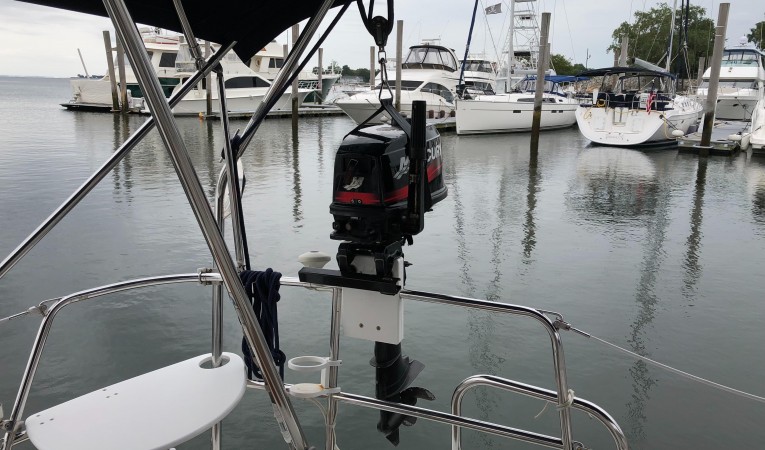 42 Beneteau America 5HP outboard engine with hoist