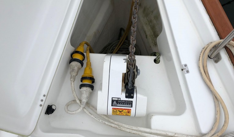 42 Beneteau America Electric windlass