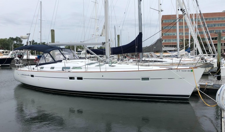 42 Beneteau America Starboard profile