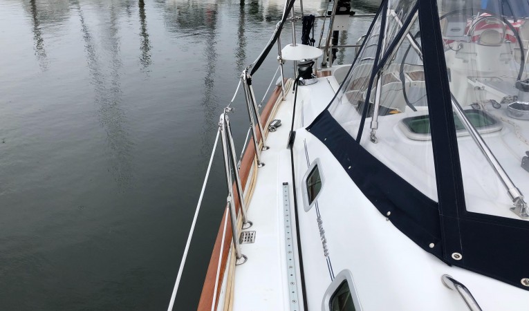 42 Beneteau America Starboard deck