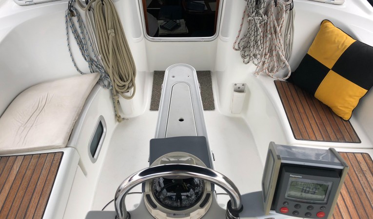 42 Beneteau America Cockpit table with leaves closed