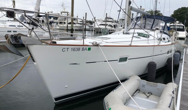 42 Beneteau America Port side and dinghy