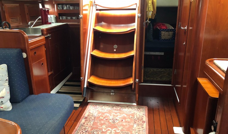42 Beneteau America Companionway ladder