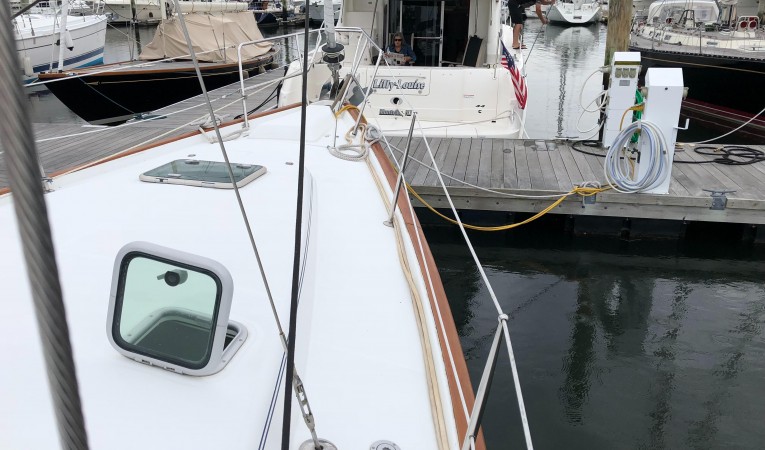 42 Beneteau America Fore deck