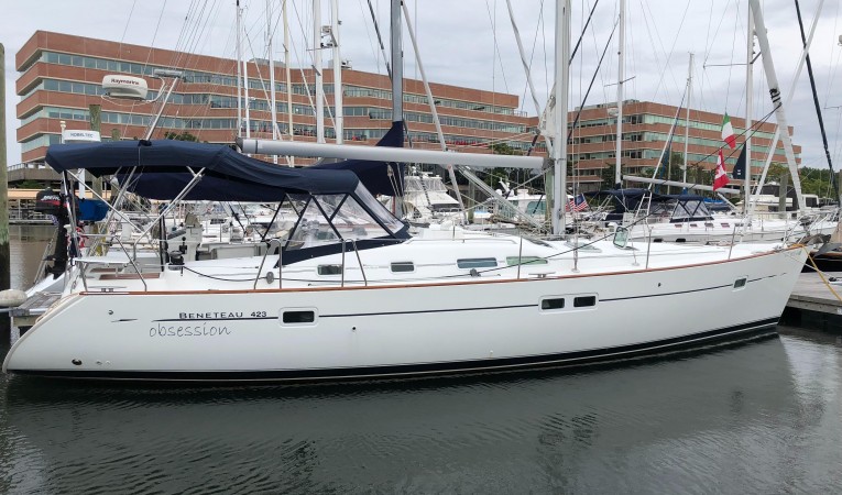 42 Beneteau America Starboard side profile