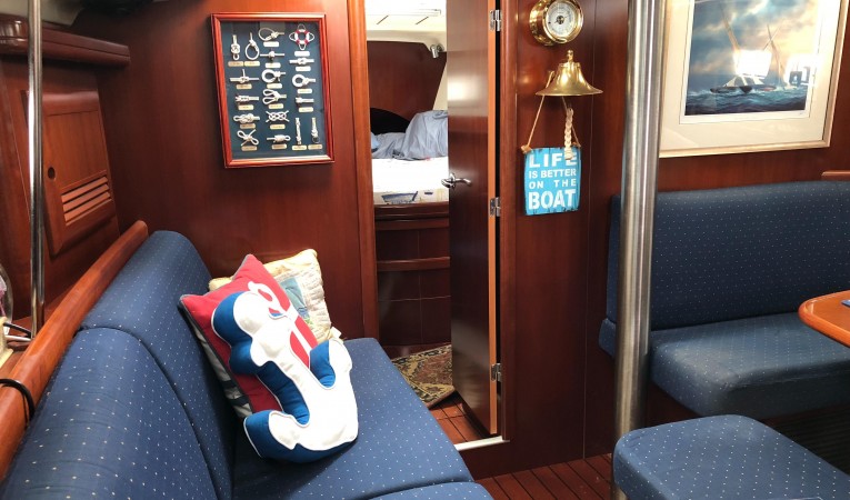 42 Beneteau America Main cabin port side