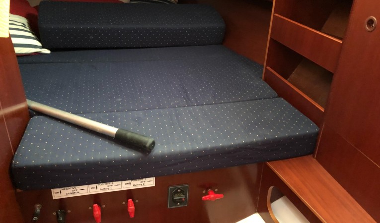 42 Beneteau America Aft Cabin