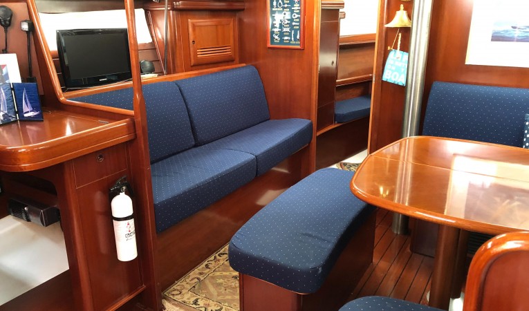 42 Beneteau America Main cabin