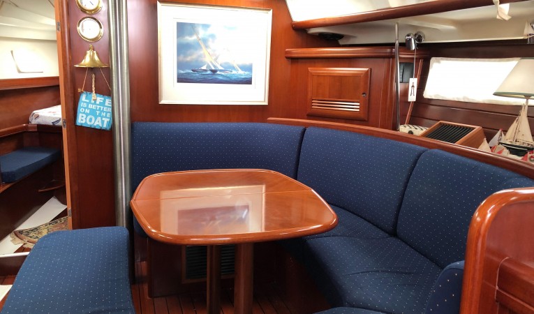 42 Beneteau America Main cabin salon table can be extended