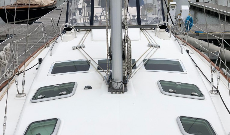 42 Beneteau America Deck layout