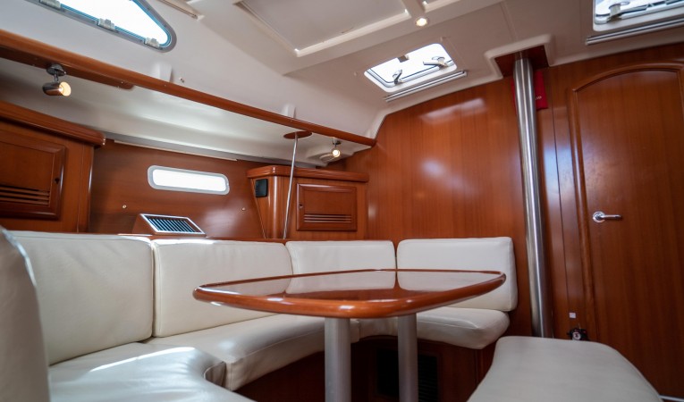 39 Beneteau 