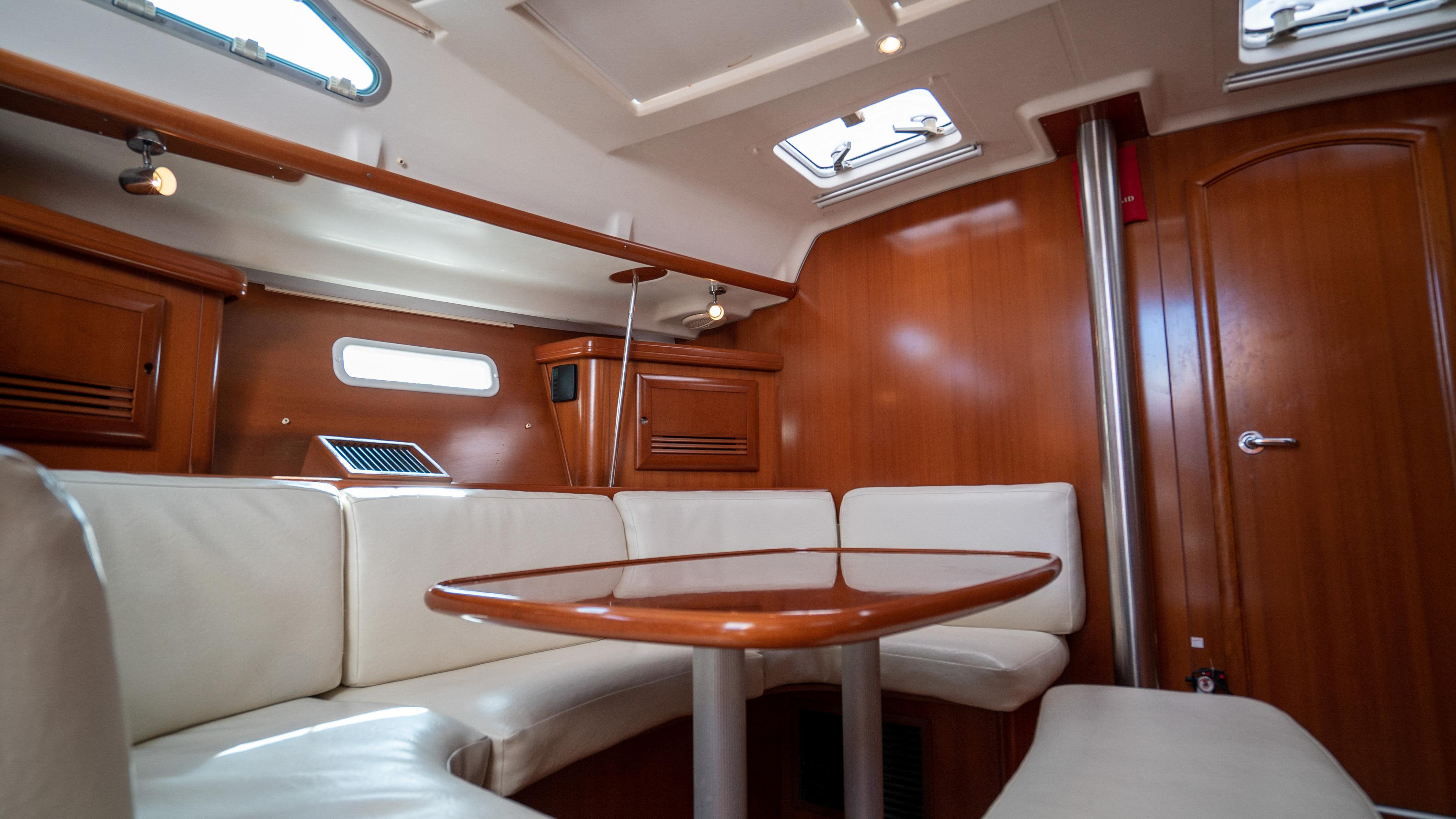 39 Beneteau 