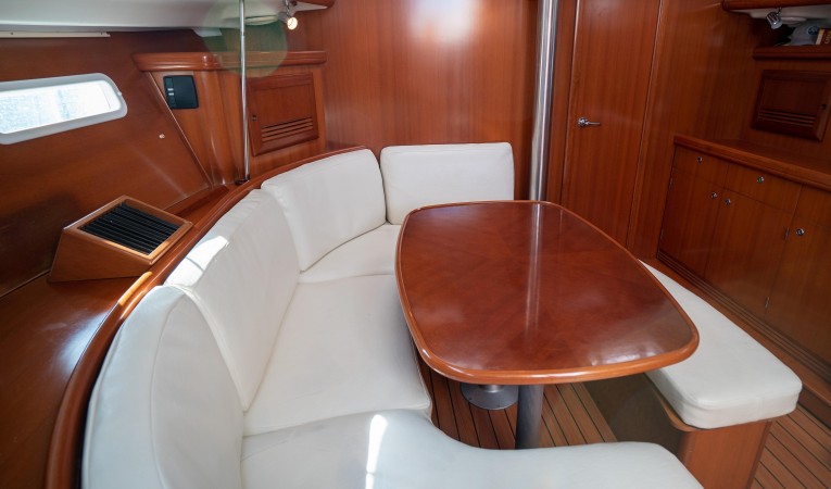 39 Beneteau 