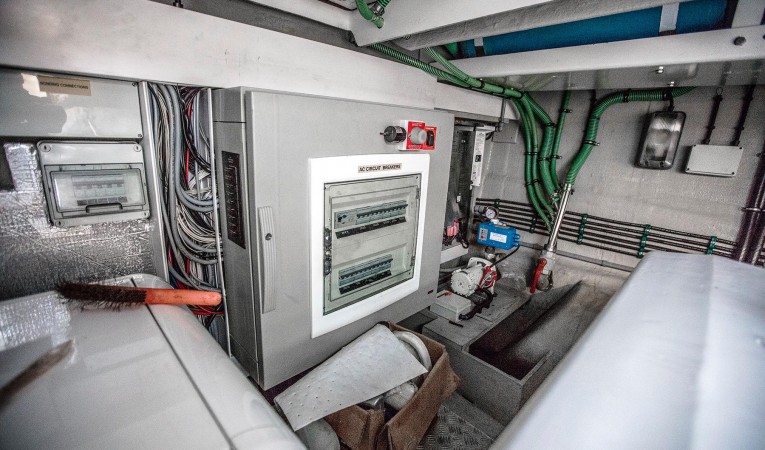 62 Sunseeker Engine Room