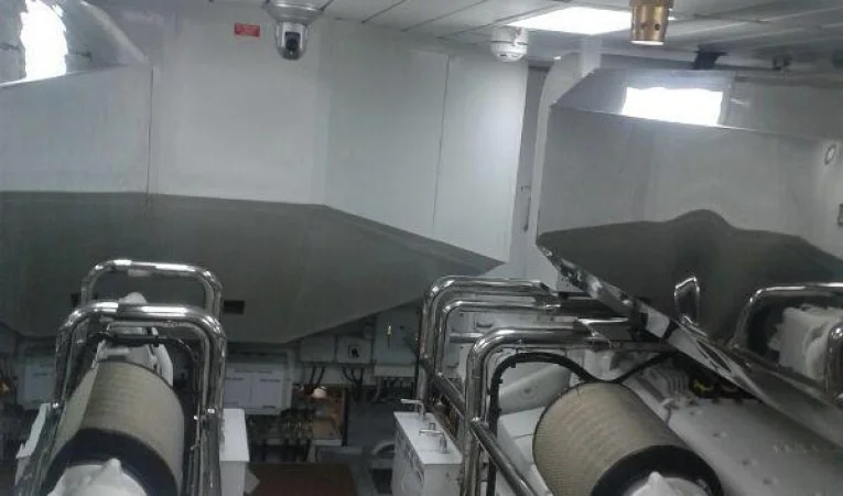 100 Azimut Engine Room