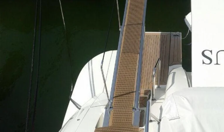 100 Azimut Extendedable passage