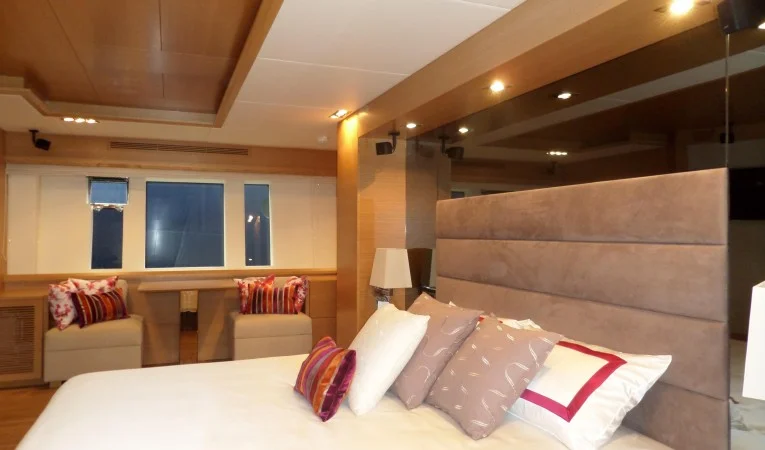 100 Azimut Master cabin
