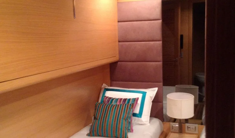 100 Azimut Guest cabin