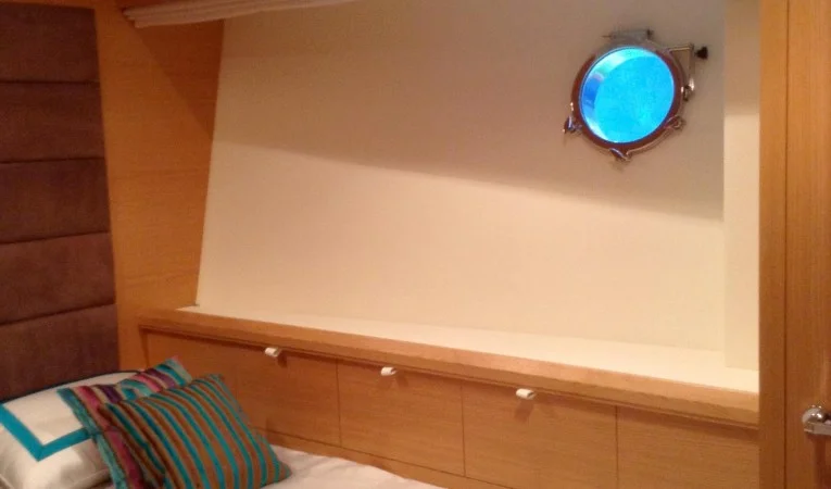 100 Azimut Guest cabin