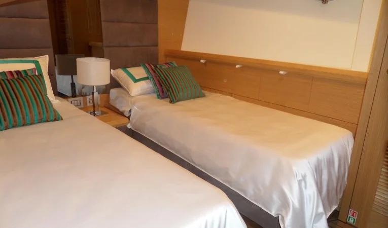100 Azimut Guest cabin