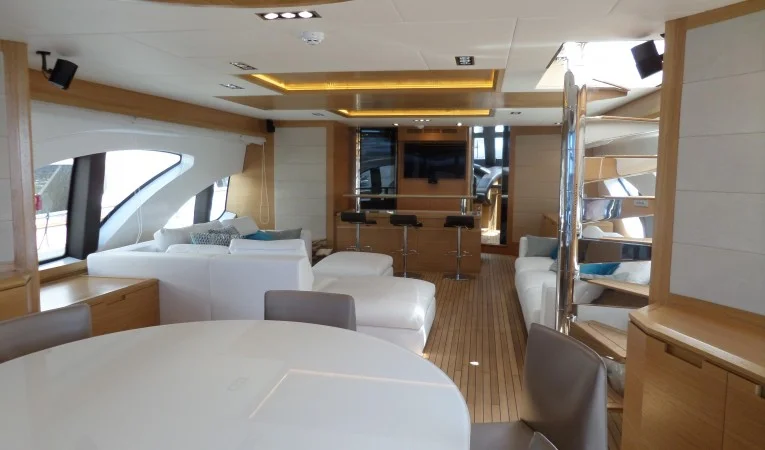100 Azimut Salon