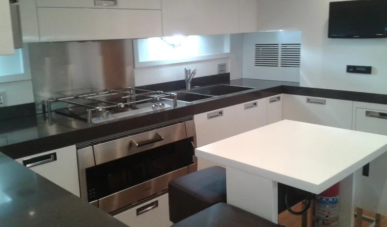 100 Azimut Galley