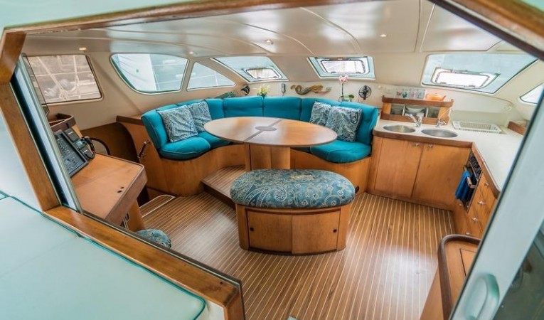 47 Catana 