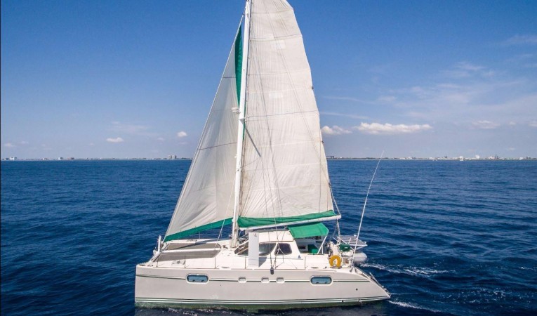 47 Catana 