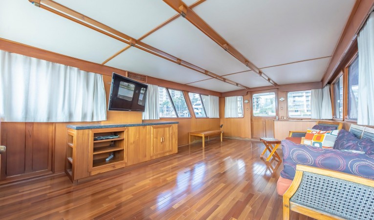 56 Hartman-Palmer Main salon aft