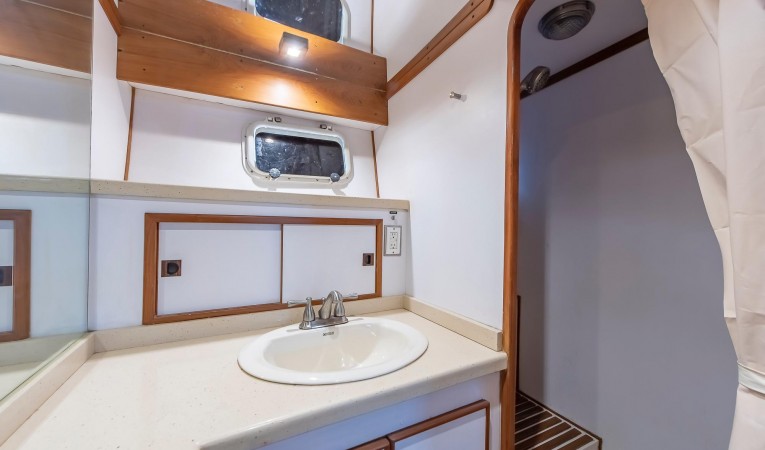 56 Hartman-Palmer VIP Bath