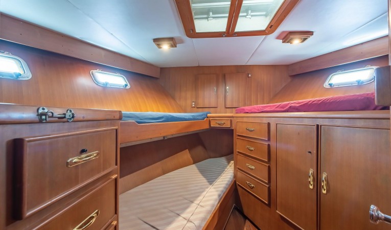56 Hartman-Palmer Forward stateroom/crew