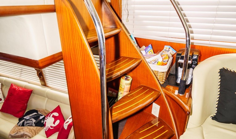 54 Pama Stairs to Flybridge