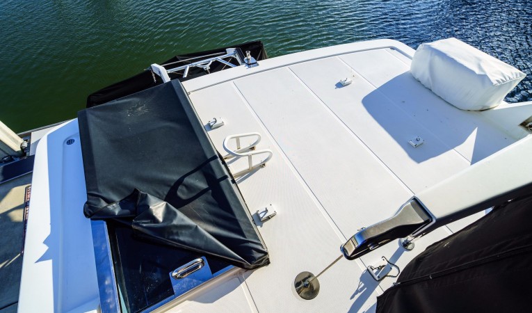 54 Pama Aft Flybridge with davit