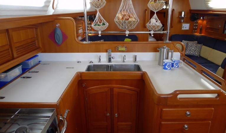 46 Outbound U-shaped well equiped Galley
