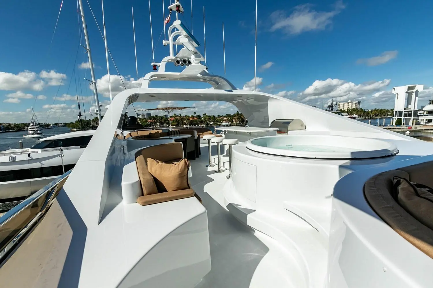 Lagniappe 136 Intermarine 1999 Fort Lauderdale, Florida Sold on 2019-12 ...