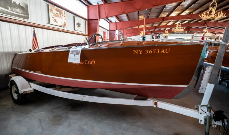 17 Chris-Craft 