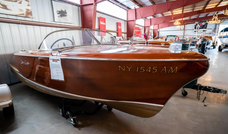 19 Chris-Craft 
