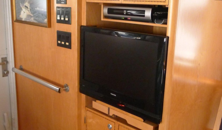 63 Cape Horn Salon Entertainment Equipment