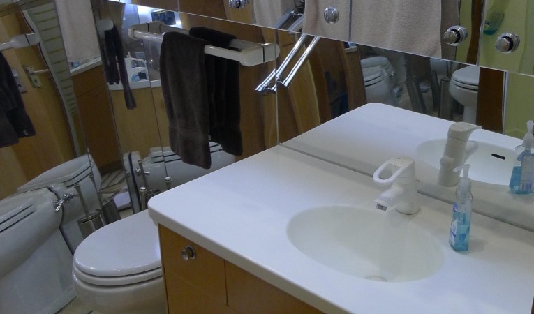 63 Cape Horn Guest Bathroom