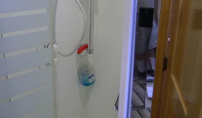 63 Cape Horn Guest Shower