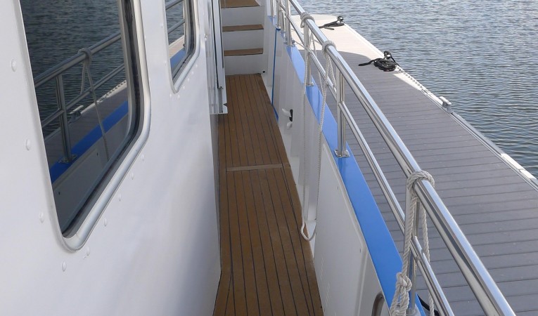 63 Cape Horn Sidedeck