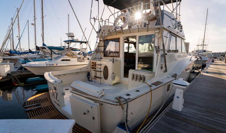 42 Hatteras 