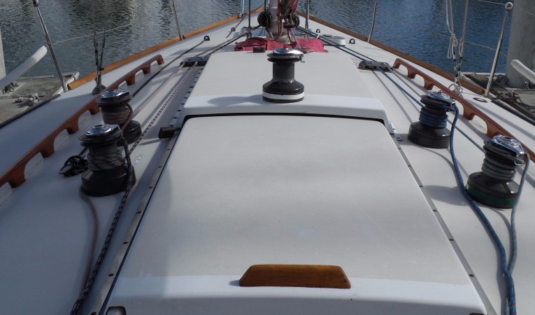 37 Express Cabin top w/winches