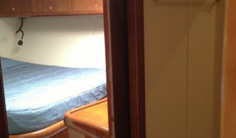 85 SHOELL MARINE STARBOARD GUEST S/R