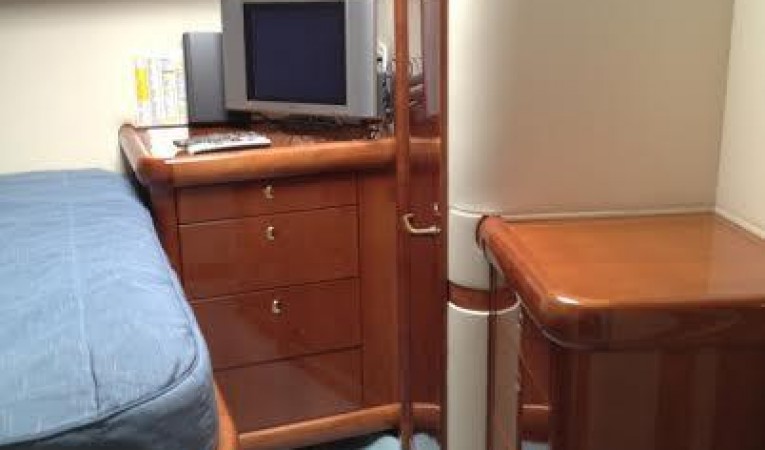 85 SHOELL MARINE STARBOARD GUEST S/R