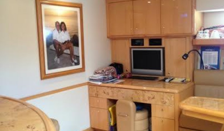 85 SHOELL MARINE MAIN SALON