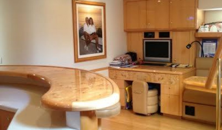 85 SHOELL MARINE MAIN SALON